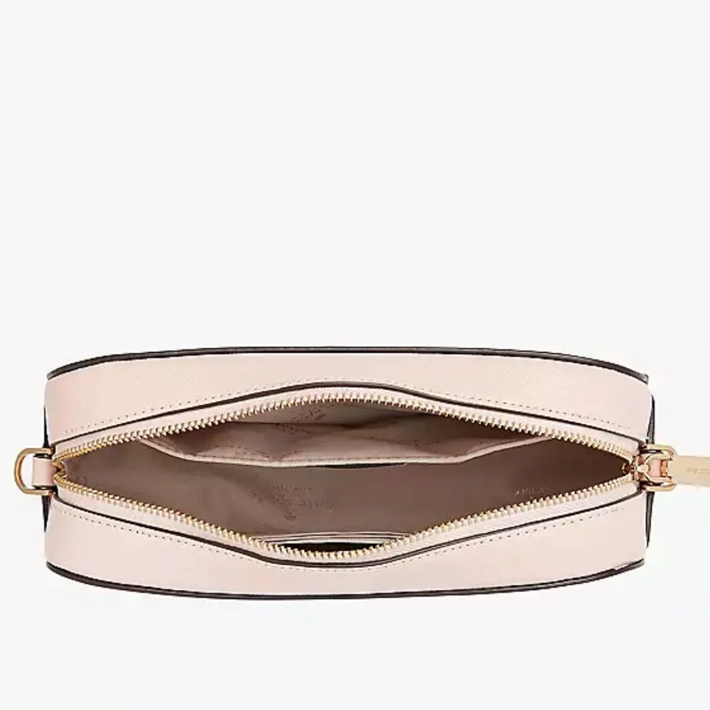 Kate Spade Madison Mini Camera Bag
COLOR:
Conch Pink
NWT - Picture 16 of 16